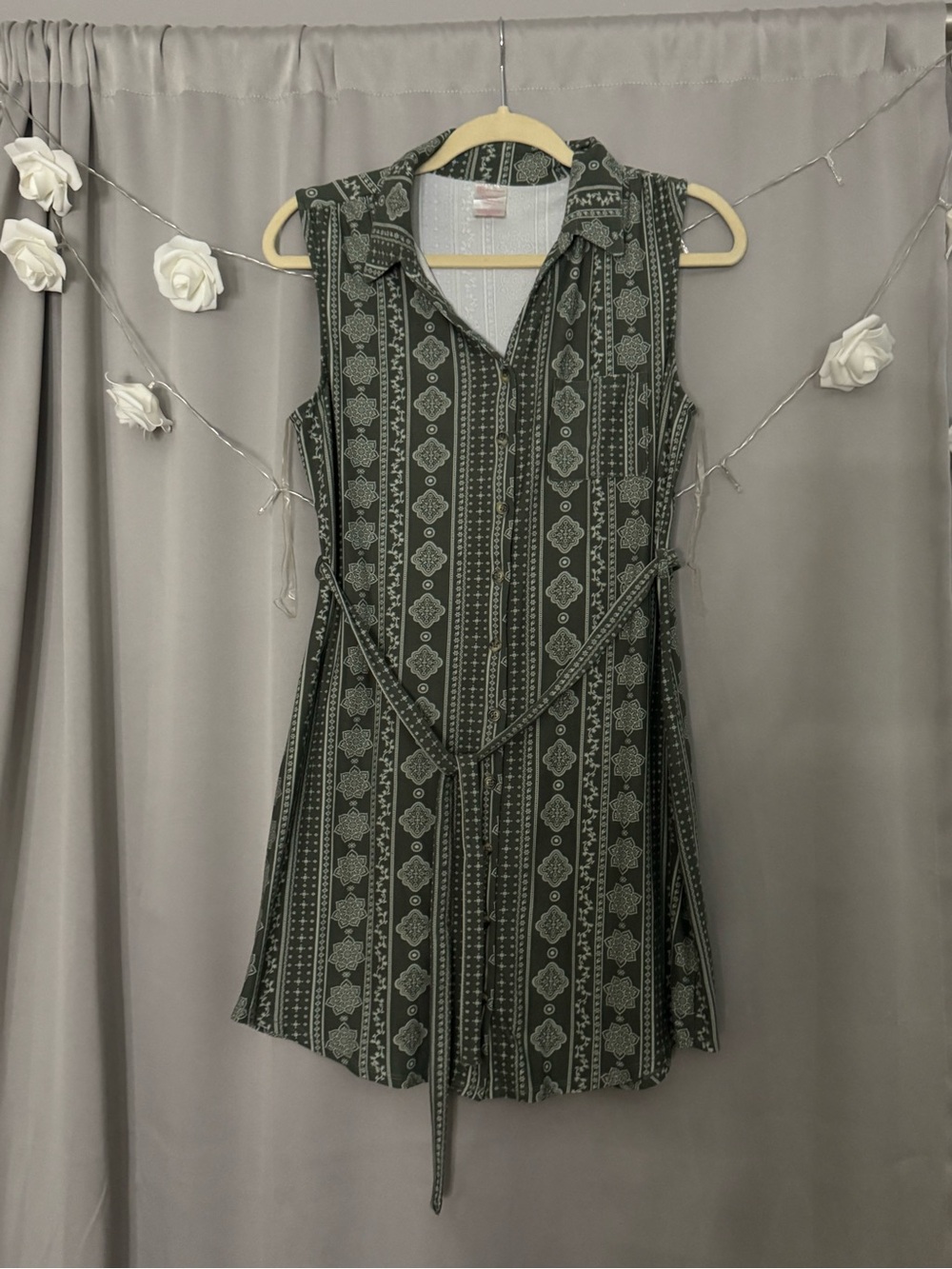 No Boundaries Olive Green Sleeveless Printed Shirt Dress with waist tie